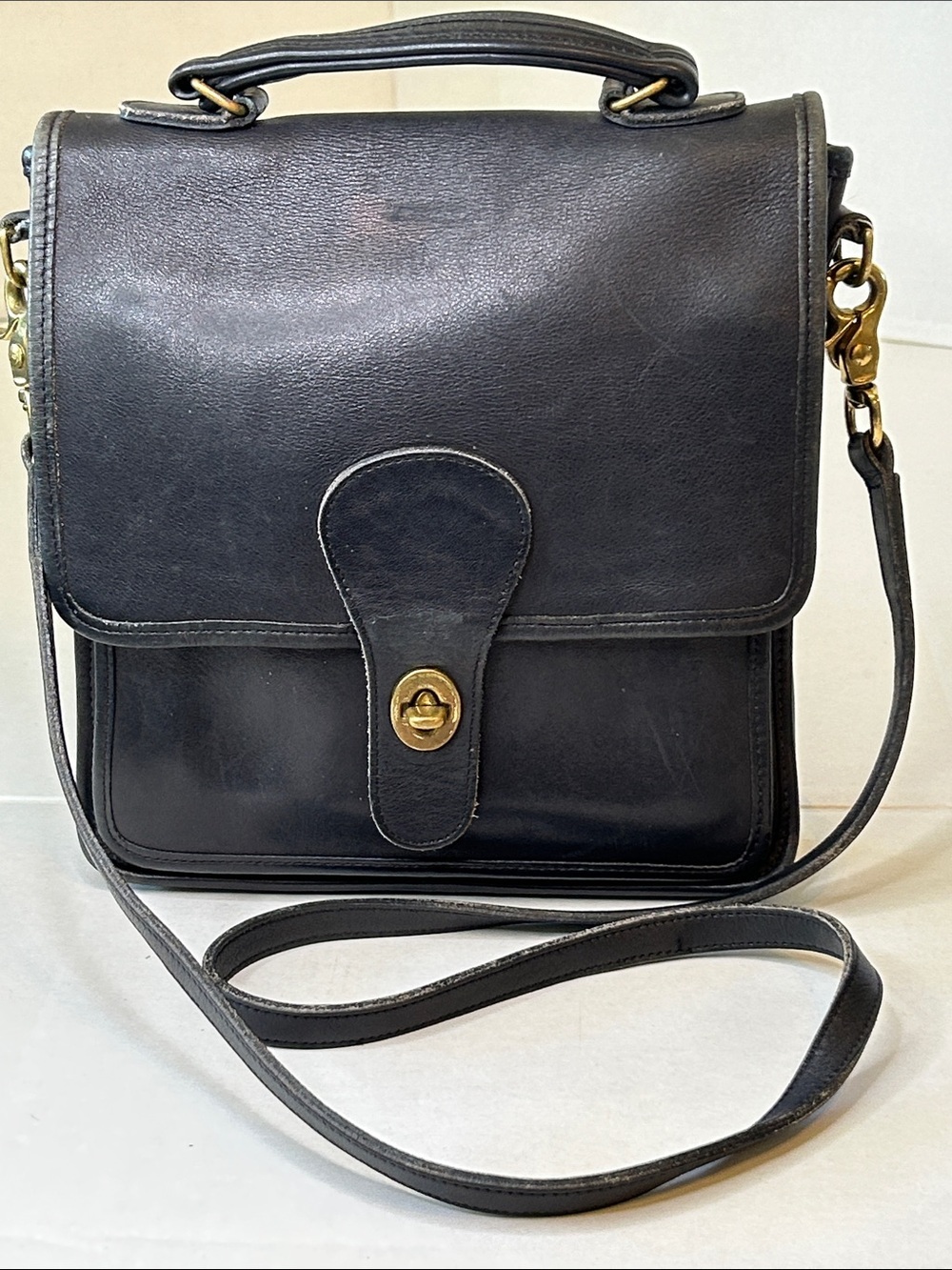 COACH  STATION LEATHER VINTAGE 1996  TURN-LOCK  CROSSBODY FLAP-STYLE PURSE
